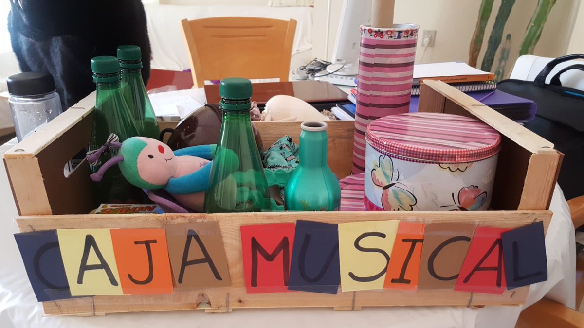 anmorrib's tweet photo. Inculquem als nostres xiquets la importancia del reciclatge, amb objectes quotidians del nostre dia a dia podem realitzar divertits instruments i crear una bonica caixa musical com aquesta🎶🎼🥁🎺 #MI1013A https://t.co/ji6RVA6qEo