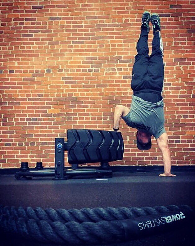 wownewengland's tweet image. Titanium Master Coach, Jim Meister, showing off the newest addition to our #titaniumtraining in Fall River, with some style!

#wownewengland #areyoutitanium #handstandeveryday #40andfit #healthiswealth