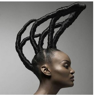 mediacongo's tweet photo. #Style et Beauté : Coiffure #africaine : ce qu’il faut savoir sur les tresses au fil : L’ère nappy marque le retour aux sources naturelles avec des cheveux bien crépus et vigoureux. Et au nombre des coiffures qu'elle a hissées, les tresses au fil semblent prendre bon train. #A_C https://t.co/qAkGkqy2be