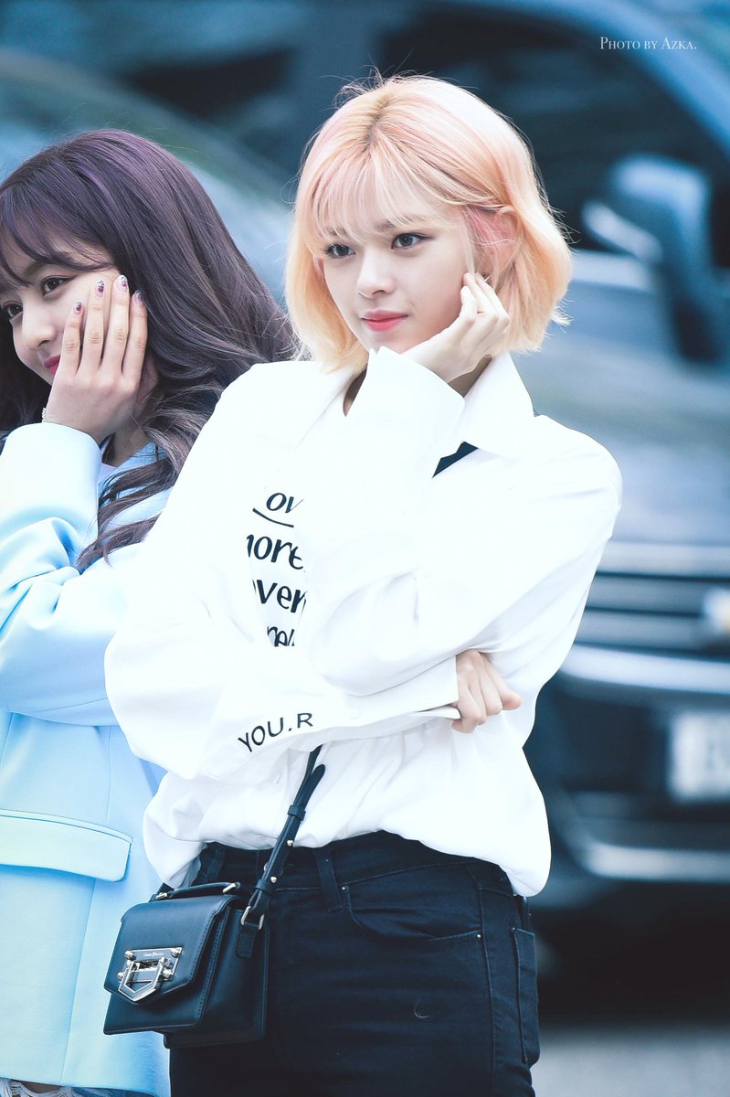 jinju_archives's tweet photo. 💛 SALE 💛
เสื้อ YOU.R แบบจองยอนและดาฮยอน #JEONGYEON #DAHYUN #TWICE
FREESIZE
♡ ข้อมูลราคาตามรูป ♡
ดูสินค้าเพิ่มเติม
♡ #BYS_YOUR
♡ #BYS_TWICE
#ตลาดนัดTWICE #ตลาดนัดทไวซ์ #วันซ์สายเปย์ https://t.co/SUBd5sDItO