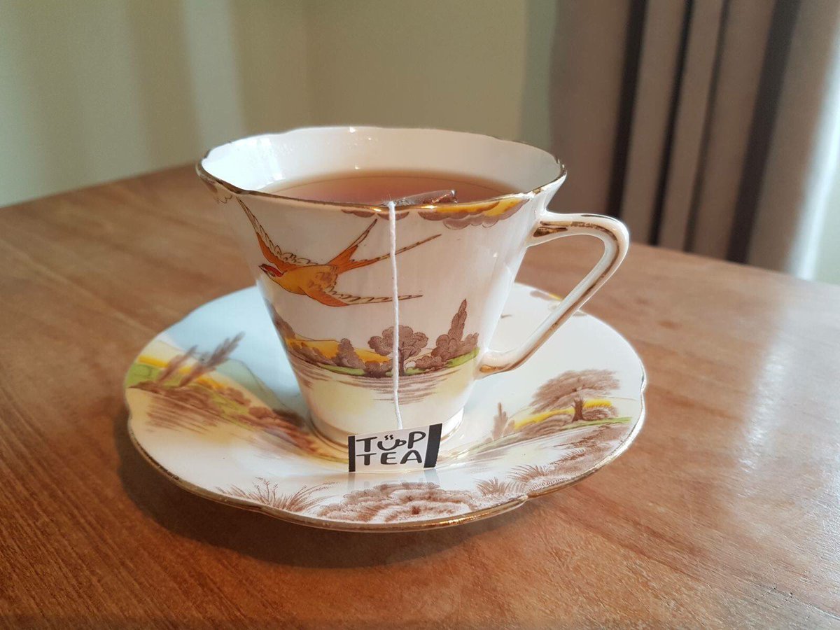 tupteaUK's tweet photo. Tea fact: Traditionally, milk was poured into a cup first to protect the delicate china. That is no longer necessary #tea #teafacts #WednesdayWisdom #milkfirstdebate https://t.co/LQVjZxUFRH
