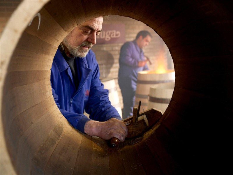 Haro and its "Barrio de la Estación" are only about an hour from Bilbao. <a href="/Romotur/">Romotur</a> specializes in experiences in both the Basque region and the Rioja wine country. bit.ly/GWCRioja 

Learn more about #Bilbao | #Rioja 👉 bit.ly/BilbaoGWC
@winecapitals #wine #travel