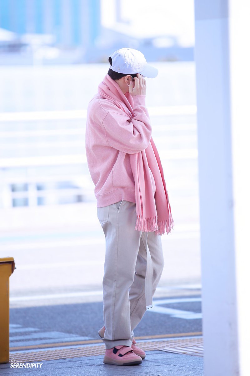 suho_toutoi's tweet photo. #eebbcb #e95295 #e7609e #f4b3c2 に包まれるスホさんが尊い https://t.co/u2XGmehLK8