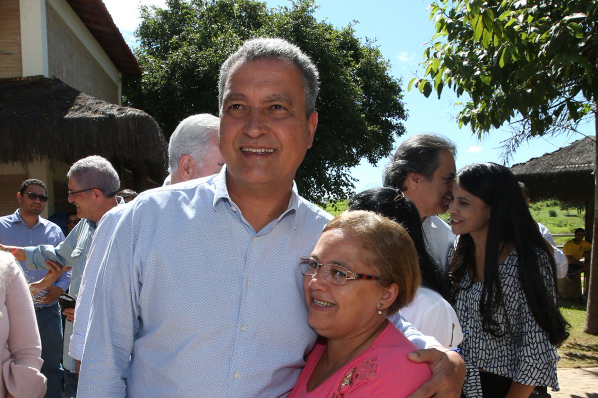 costa_rui's tweet photo. Quando me perguntam por que eu prefiro as agendas nos municípios ao gabinete, mostro essas fotos. Gratidão pelo carinho! Hoje também inauguramos o Sistema Simplificado de Abastecimento de #água no assentamento Montalvão. #Jaborandi #trabalho https://t.co/pQWP4SkRCG