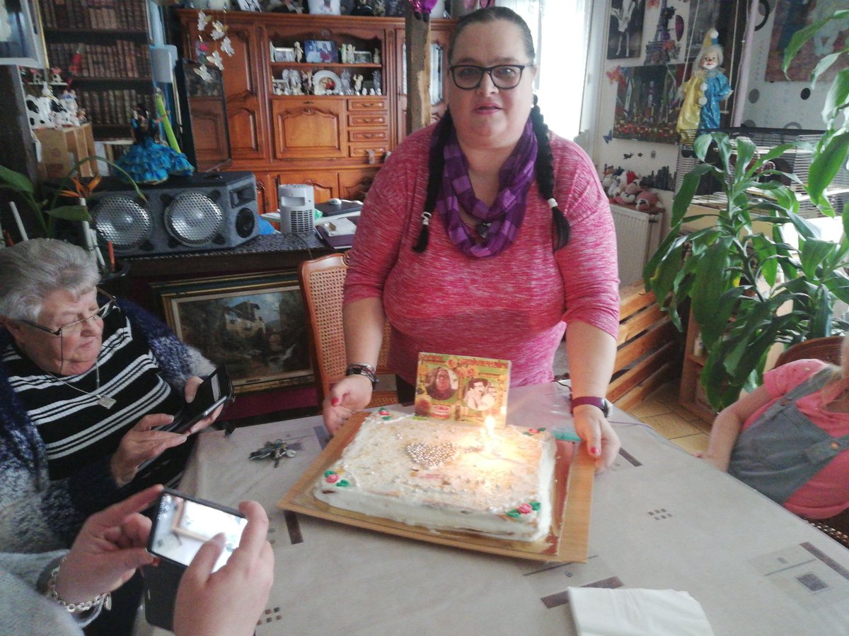 Voilà la surprise que mon homme m'a fait. Un gâteau avec un montage photo d'<a href="/agustingaliana/">AGUSTIN GALIANA</a>. Je l'aime trop mon homme.