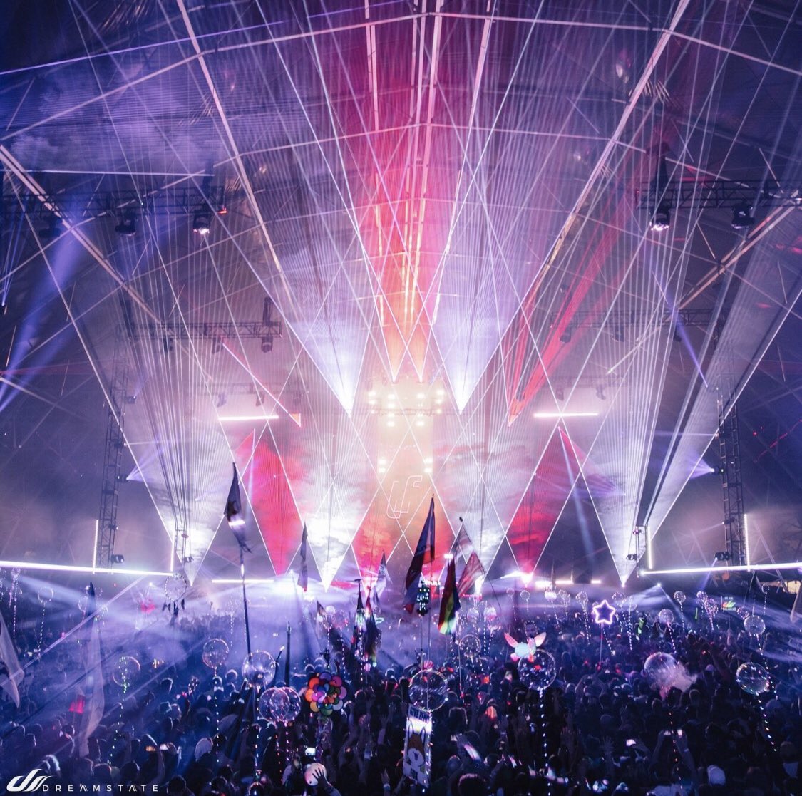 Laserface_'s tweet photo. These pews never get old...💥

#LaserfaceLA at #DreamstateSoCal https://t.co/yJXVQNv5HE