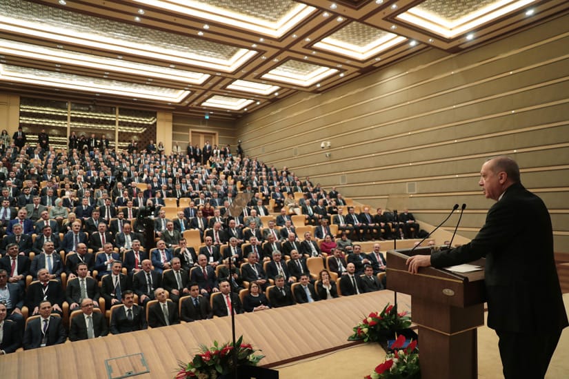 iletisim's tweet photo. Cumhurbaşkanı @RT_Erdogan, "Cumhurbaşkanlığı Hükümet Sisteminde Yerel Yönetimler Sempozyumu"nda konuştu:

Yeni dönemde Türkiye'nin medeniyet birikimine ve özlemine uygun şehircilik anlayışının gelişip yaygınlaşması için her türlü çaba gösterilecektir.

https://t.co/4OYZWFF26r https://t.co/Gl7dl5xtPA