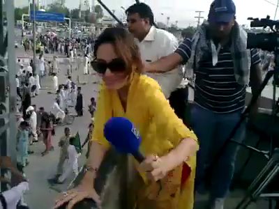 rashidzamir1's tweet photo. جب #کھمبے پھلانگنیں والے/والیاں اینکر بن جائیں تو پھر #پیپرا کس کا مخفف ہے انکی جانے جوتی 😊🤔
#Garida https://t.co/mJzaXt0yy2