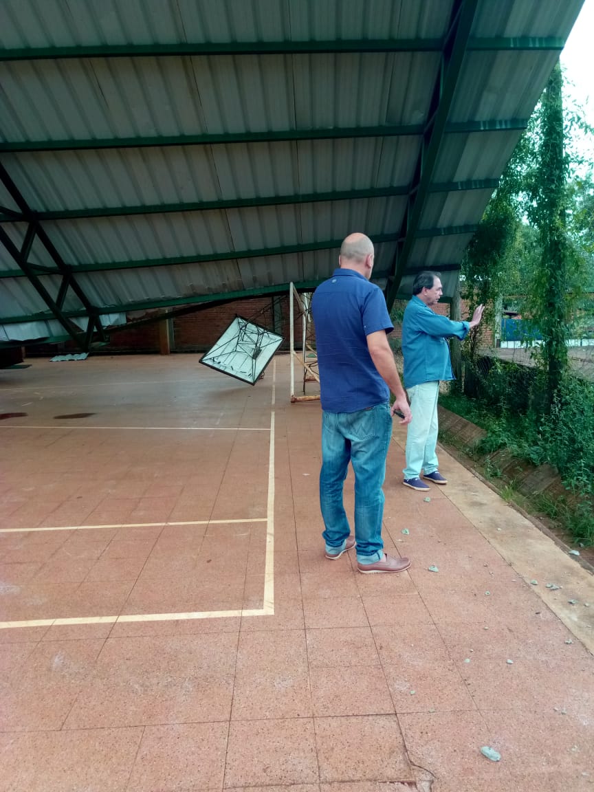 misioneseduca's tweet photo. Comenzaron las obras de reparación del tinglado de la #Epet3 de #Obera que había sido dañado en la tormenta del lunes @passalacquaok @ivonneaqui @USCEPP_ED @ismaellongarzo https://t.co/nFpbwmq1D6