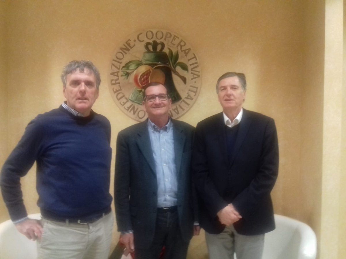 Confcoopiemonte's tweet photo. Costituiti #Unionlink e #PiemonteSud, un centro servizi unitario e un comitato di coordinamento per lo sviluppo delle #cooperative aderenti a @Confcooperativ1 #Asti - #Alessandria e #Cuneo @SaccoMario @DomPaschetta #SandroDurando
https://t.co/iPr0cKrM3I https://t.co/meqRySVvGI