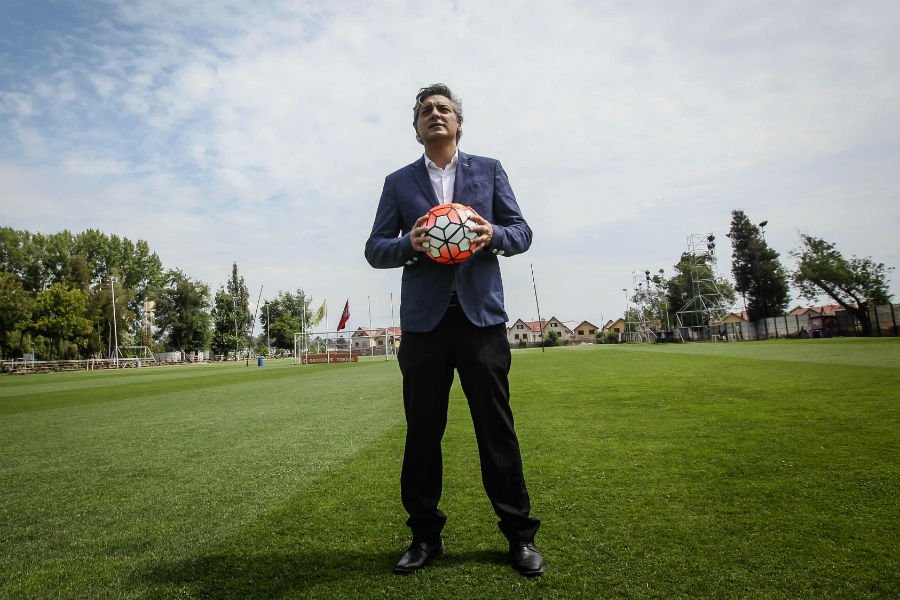 ElDeportivoLT's tweet photo. 🔴⚽ Sebastián Moreno, nuevo presidente de la ANFP: “Es muy doloroso ver cómo se intenta ensuciar la cancha, cómo se trata de sacar la pelota del marco reglamentario” https://t.co/aV6RyEFErE https://t.co/AvNGwS0Nqt