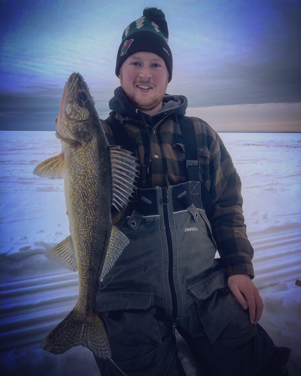 Tschrades96's tweet photo. Where’s Waldo?
#walleyenation #chasethebuzz #buzzedoutdoors #millelacs #walleye #frabill #targetwalleye #lindylegendaryfishingtackle #lindylegendaryfishing #lindyfishing #fished https://t.co/hti7SSO4r4