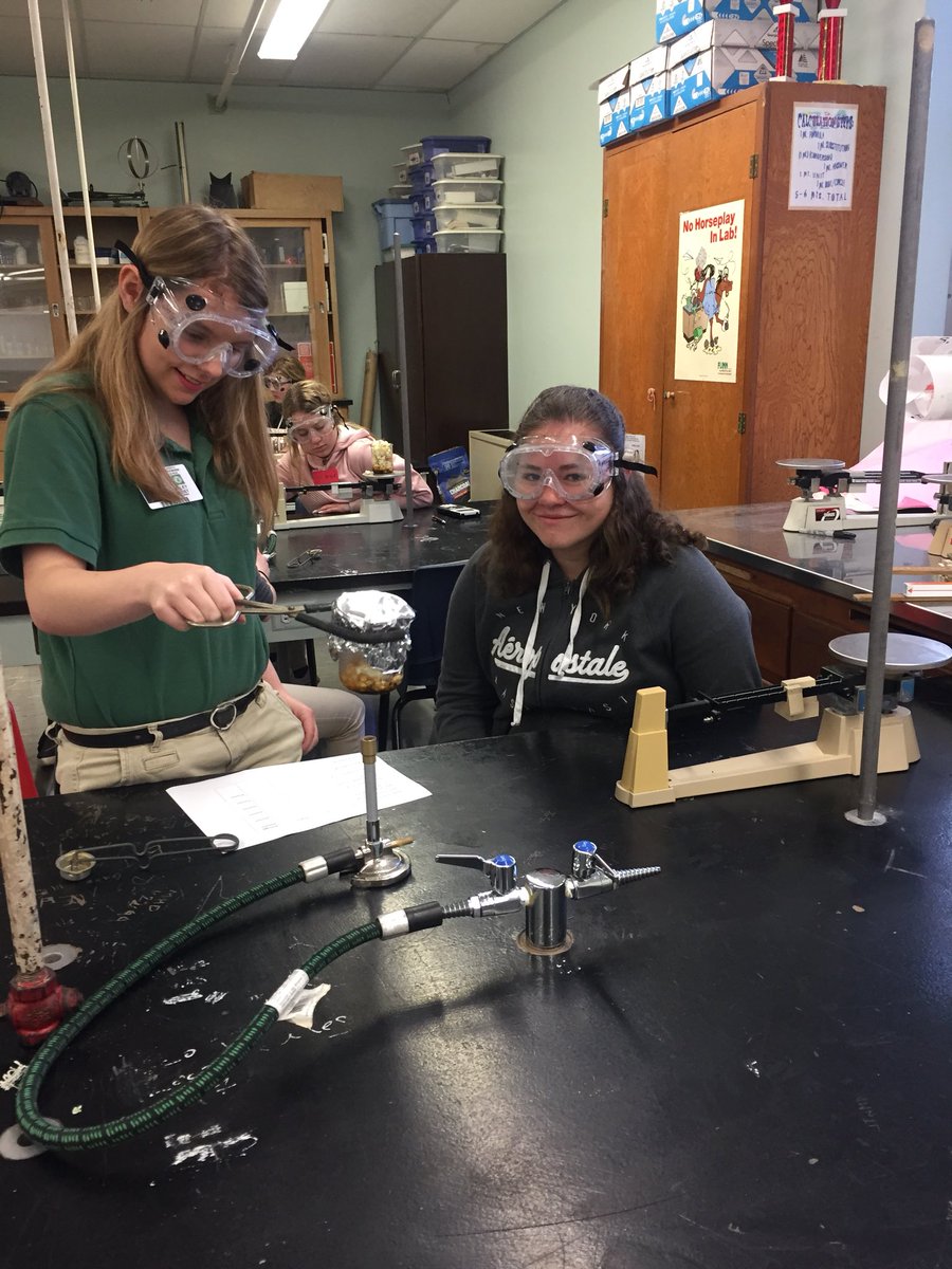 AdriannaSTHS's tweet photo. 1st hour percent composition lab...finding the percent of moisture in a kernel of popcorn #educatingtheyouthofamerica https://t.co/cUkhSfsTJj