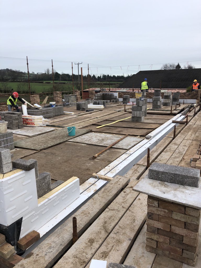 robinhillconstr's tweet photo. A decent start to 2019 and the good weather is helping us make progress at this one off new build to client specification in Newtownabbey. 
Working with @9yardsArchitec_  #charteredbuildingconsultancy #charteredbuilder #properprincipalcontracting #buildersview https://t.co/hOlynbEliq