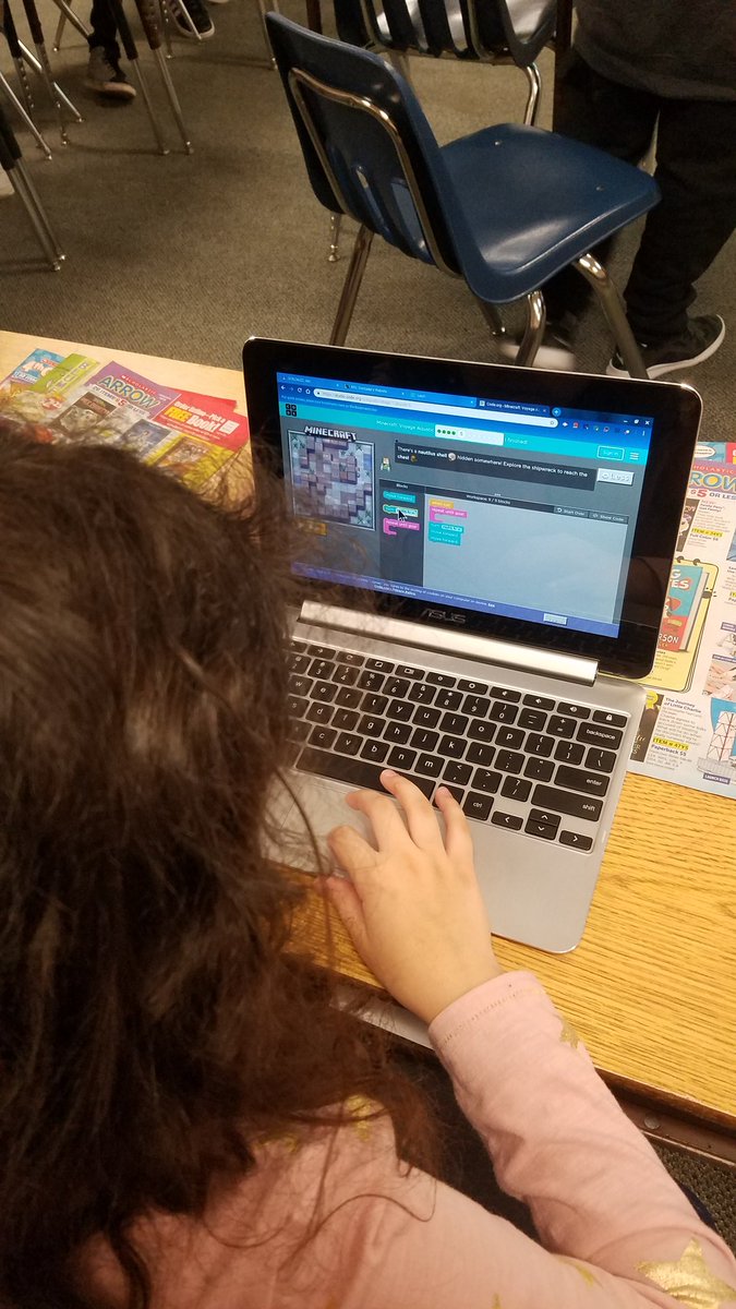 gonzalezjb1's tweet image. Dance parties and Minecraft! 
#cfbcodes #whycode #thompsonIsExcellence  #salón706