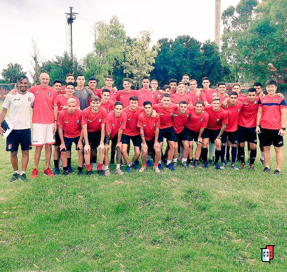 CDEspanol's tweet photo. Hoy arrancó el trabajo de pretemporada del plantel de Reserva en el Club. De la mano de Pedro Catalano como coordinador general. Fabian Fedulio, DT y Ariel Ferraro preparador Físico.
#CanteraEspañola2019 #Reserva2019 #PedroCatalano #PretemporadaReserva2019 https://t.co/vpcMb8C0BB