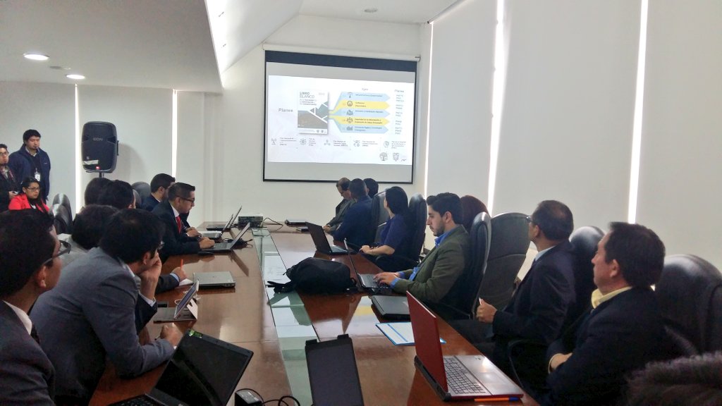 Telecom_Ec's tweet photo. El MINTEL realiza reunión de trabajo, para alineamiento de la estrategia del sector establecida en el #LibroBlancoMintel de la #SociedadDeLaInformación y del Conocimiento, participan delegados del MINTEL, @Arcotel_ec, @ArcpostalEC, @Correos_Ecuador, @DINARDAP y @RegistroCivilec. https://t.co/wjxYKi6b1d