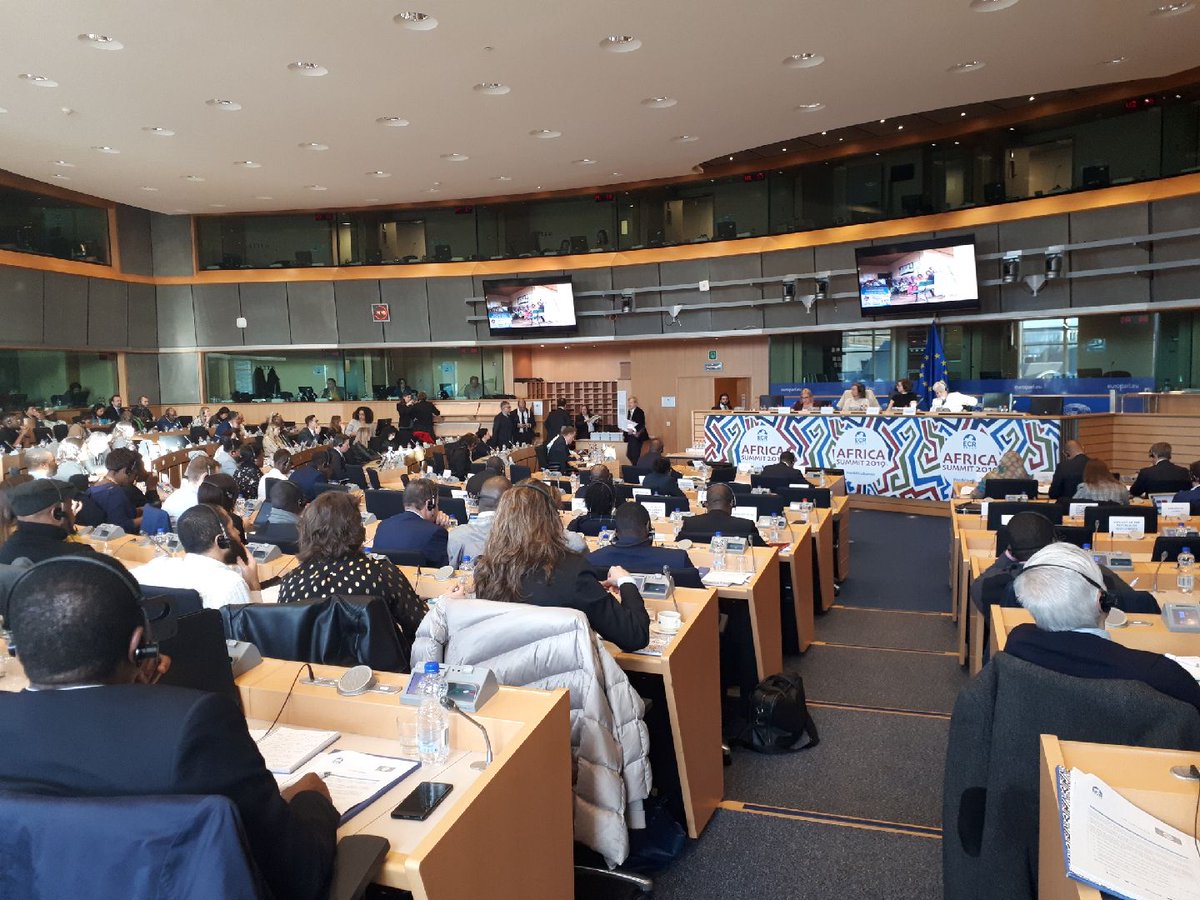 1/2 @BeataKempa_KPRM w #PE: Jeśli chodzi o polski
model podejścia do szeroko pojętej pomocy jest on oparty – chcę to szczególnie podkreślić - na ogromnym zaangażowaniu i codziennej pracy  polskich misjonarzy i wolontariuszy misyjnych.