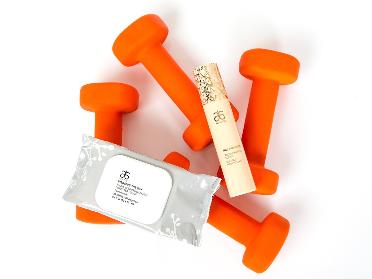 UK_Arbonne's tweet photo. Don't sweat the post workout face! Wipe away all traces of dirt and sweat with the no rinse Dissolve the Day Facial Cleansing Cloths, which also hydrate with botanical essences.  #WellnessWednesday #DissolveTheDay #PostWorkout #Workout #Skincare #Botanicals # #EcoFriendly https://t.co/puJB8wYFim