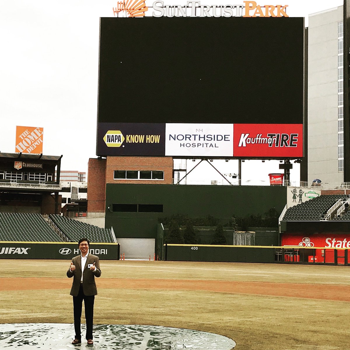thejmo's tweet photo. Good time meeting with our Atlanta Braves partners yesterday to see what the 2019 season holds. Capitalizing on the momentum from a great 2018 gives them a big boost! #chopon #cookspestcontrol https://t.co/OXvx1lDUpe