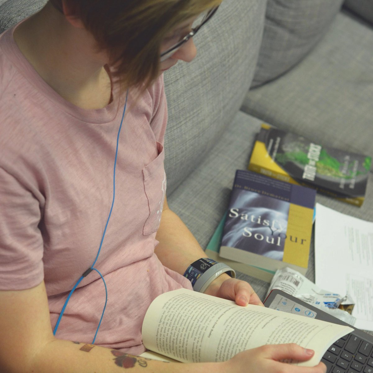 MannaInterns's tweet photo. It’s day three of classes and @manna_interns are hittin’ the books!⁣ 📚
⁣
Nationally recognized for academic excellence, @gcdivinity’s world-class academics prepare today’s emerging leaders to change the world. 
⁣
#GraceCollegeOfDivinity #SpringSemester #AcademicExcellence https://t.co/WHYLub4Xeb