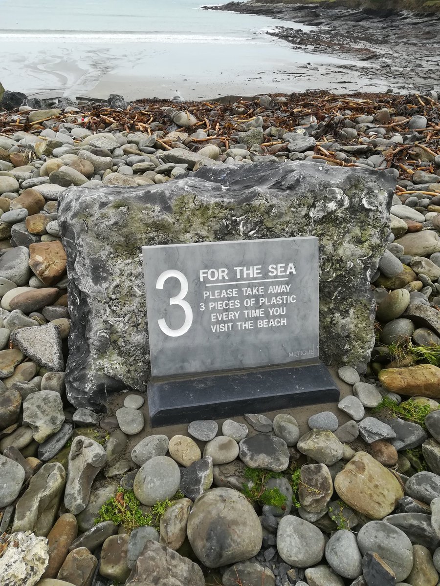younggreens's tweet photo. Major props to the community of West Clare! Now the beaches of Spanish Point and Whitestrand Miltown Malbay have signs asking visitors to remove 3 pieces of #plastic each visit. Reducing #plasticpollution with community involvement? What a great idea!! #forthesea https://t.co/wqL9LqHWfv
