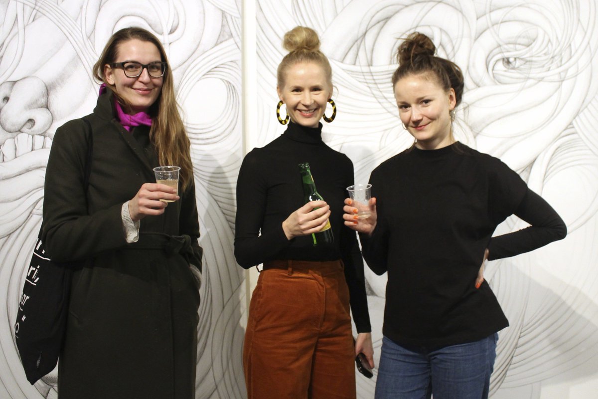 Beegalleria's tweet photo. Lämmin kiitos kaikille avajaisiin saapuneille loskakelistä huolimatta! Päätilassa Eeva Honkasen työt antavat visuaalista tulkittavaa ja Projektitilassa Antti Tolvi tarjoilee terapeuttisia äänimaisemia läpi kehon.
#bgalleria #taide #nykytaide #turkuart #turku #contemporaryart https://t.co/h4QQMt58w0