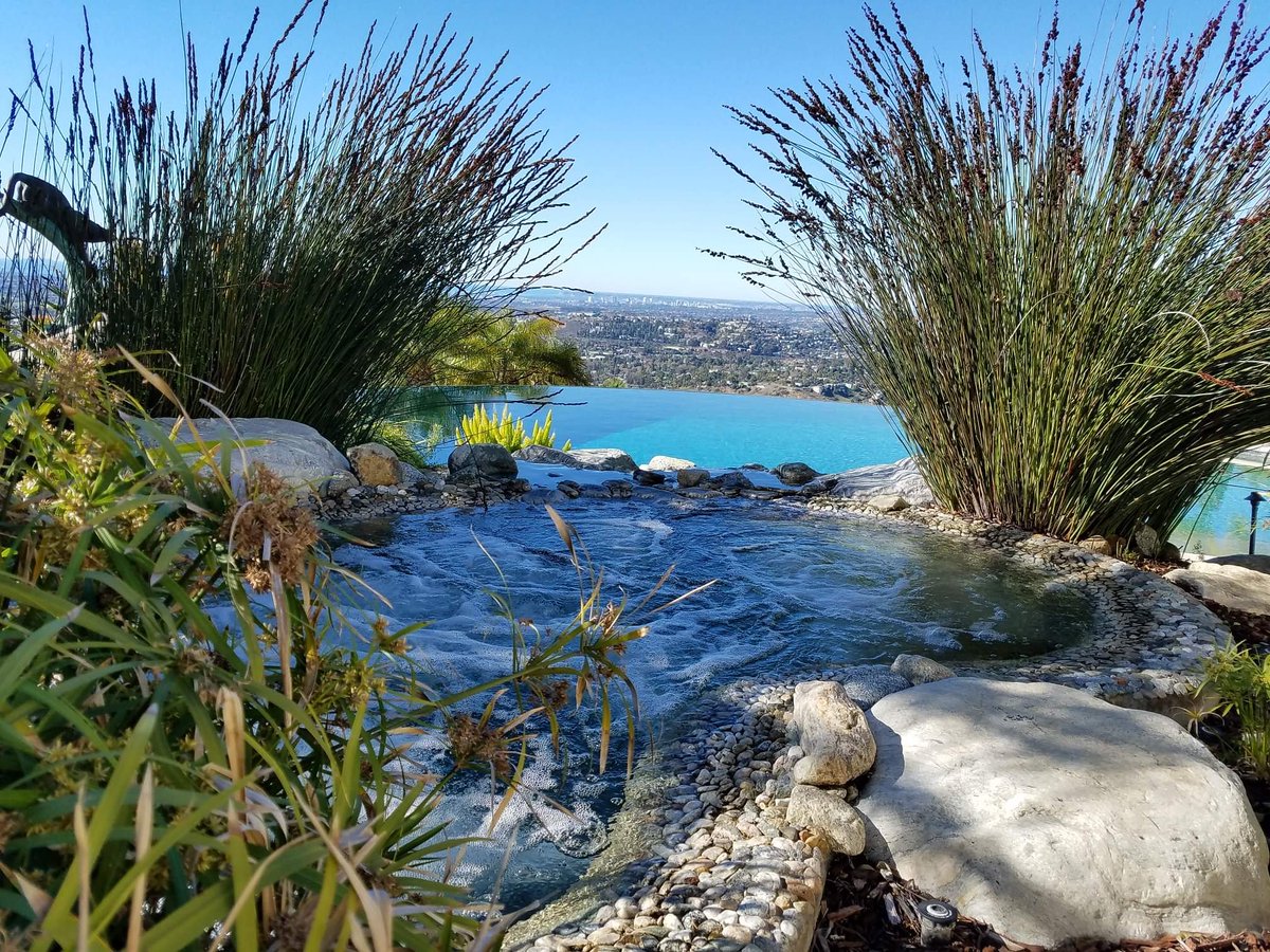 What a view! Oh yeah, and the city looks awesome too behind this <a href="/TheQuestarPools/">Questar_Pools</a> beauty. #amazing #beautiful #water #luxurypool #design #art questarpools.com #california #swimmingpool #awesome