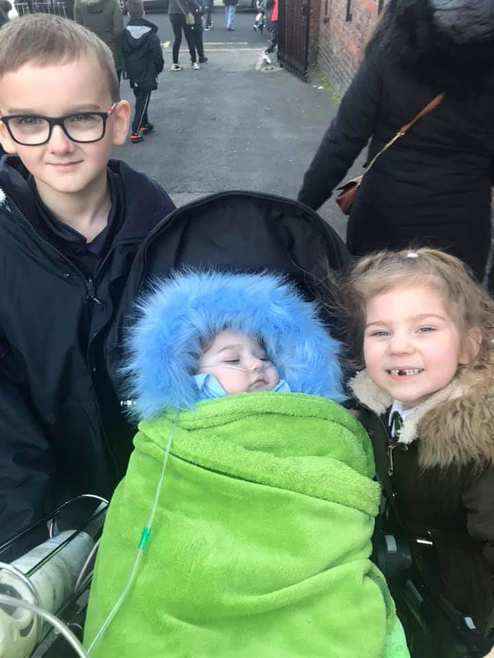 JacobsJourney18's tweet photo. Picking his brother and sister up from school yesterday 🐸❤

#ourheartsbeatforjacob https://t.co/mCLT6dVTEK