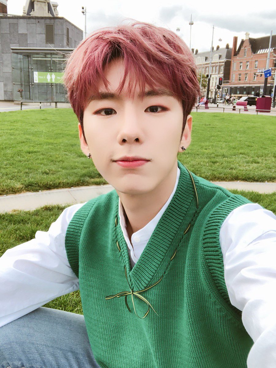 OfficialMONSTAX's tweet photo. [#기현] 완전 오래된 사진을 이제 꺼내요 몬베베!!!!!!!!!!! https://t.co/tAFWPmhmMG