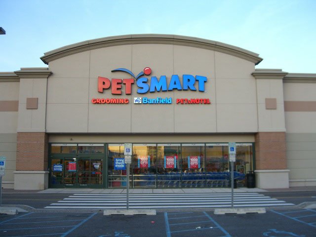 BobTusi's tweet photo. Now let's begin some information about Global pet industry.
1,Petsmart,The biggest pet products shop ,pet hospital and hotel in the world.
See how many chain stores below..more than 2000 big stores (over 2000 sm per store) https://t.co/bmpi7g0g20