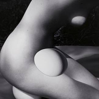 Early Morning arrivals!
Lots of snow, and my Viviane Sassen Print.  Part of the Hot Mirror exhibition, I absolutely love it!
@vivianesassenstudio #vivianesassenphotography #hotmirror #threeplanets #fashionandart bit.ly/2H49RDT