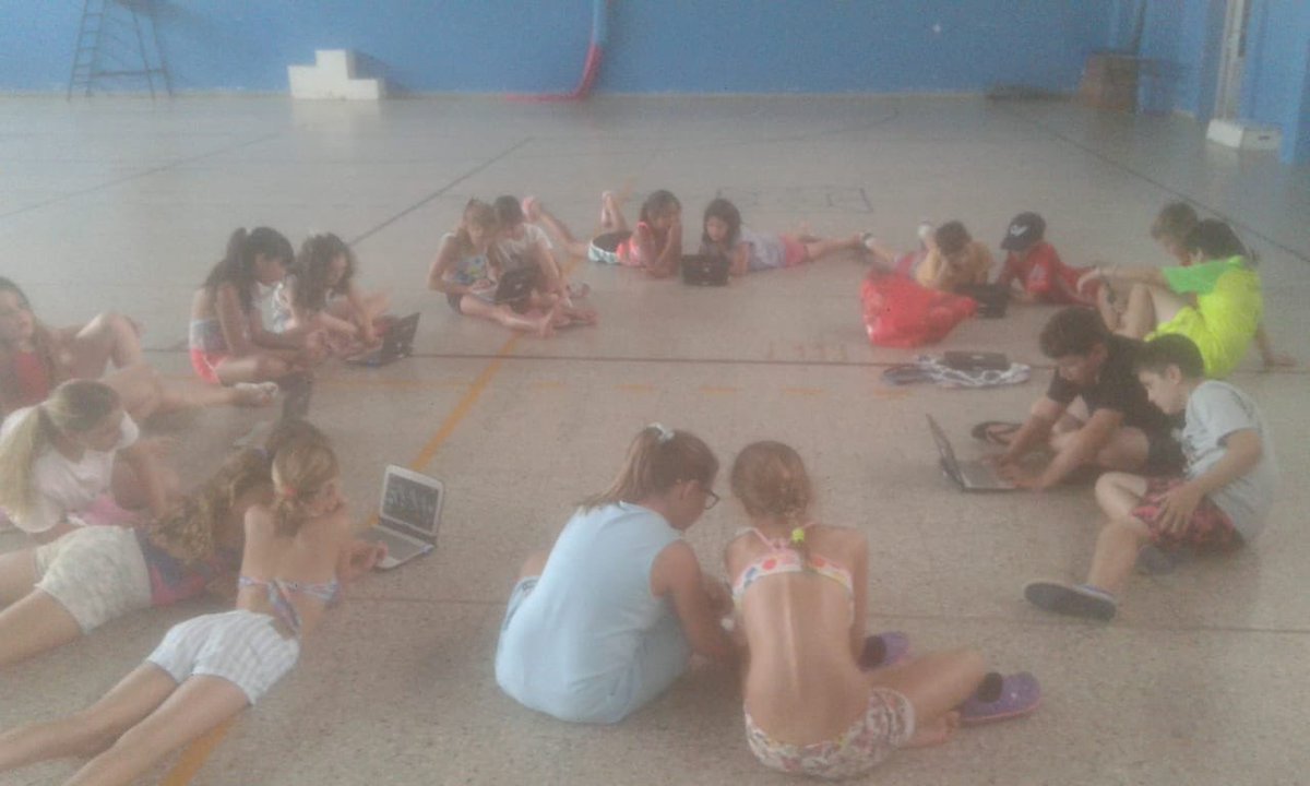 15Alberti's tweet photo. Actividades de Programación en el marco de EAV en el CEF 68 turno tarde #EscuelasAbiertasDeVerano https://t.co/m9LkVPURdI