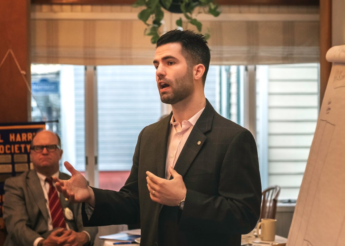 hackiversity's tweet photo. Great time yesterday morning presenting the principles of our upcoming #HACKiversity College Selection Toolkit to the @rc_leesburg! https://t.co/bjDRKKzyFh