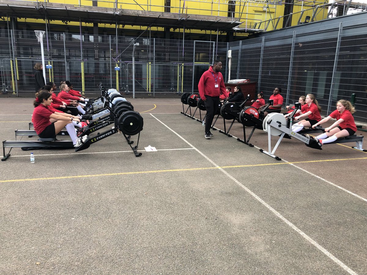 MossbourneRow's tweet photo. #ActiveRow going off @MossbourneRow @MCAmossbourne with help from @LYRowing #notscaredofthecold #ThisGirlCan https://t.co/zJEt4K9RIf