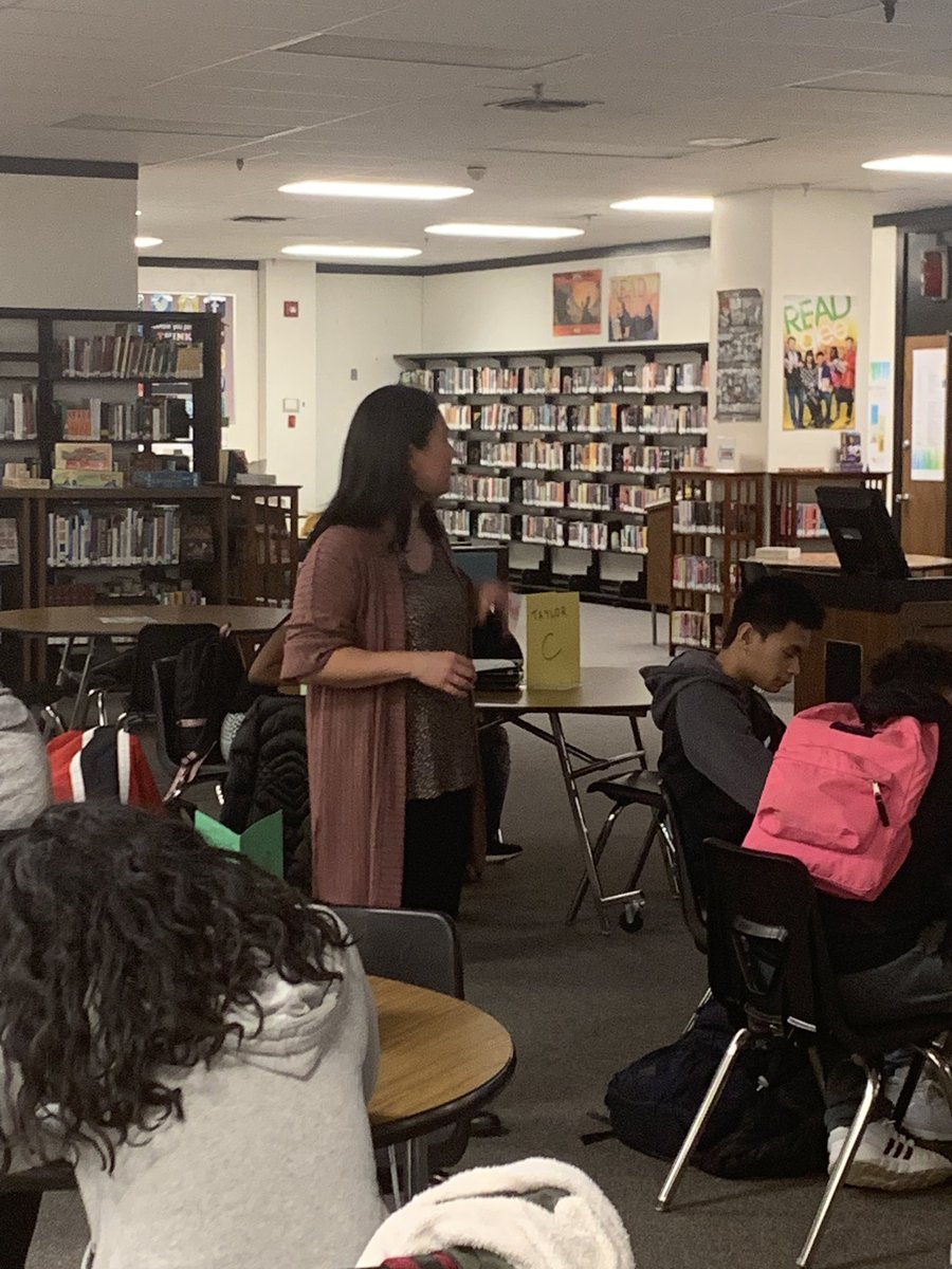 IBDPatSVHS's tweet photo. Ms. Little is instructing 9th graders on research skills, how to use the databases, and assess resources. #IBPrep @LITinthelibrary https://t.co/EanJWcgXLe