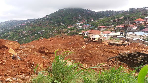 BritGeoSurvey's tweet photo. Annual Science Review story 13: We worked with @UNITAR & @UNOSAT to provide support & geohazard advice during the emergency situation after catastrophic landslides in #SierraLeone. For more see https://t.co/992IQmVnXM, for more stories see https://t.co/v2TU7adB1j #BGS4GlobalGood https://t.co/D8P44fhmqp