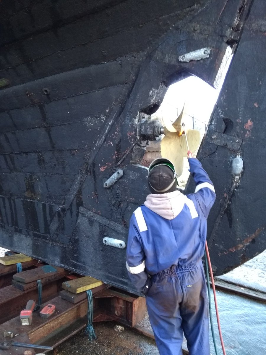 BrixhamTrawlers's tweet photo. Leader has this week arrived in Polruan as her winter refit steps up a gear.
https://t.co/C9YtB7DKyr
#leader #sailing #polruan #brixhamtrawler https://t.co/Xz6Vc4DS5H