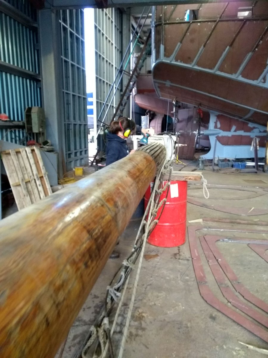 BrixhamTrawlers's tweet photo. Leader has this week arrived in Polruan as her winter refit steps up a gear.
https://t.co/C9YtB7DKyr
#leader #sailing #polruan #brixhamtrawler https://t.co/Xz6Vc4DS5H