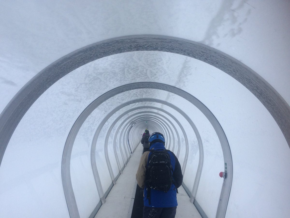 IanMcniven1's tweet photo. Day 4 for @OxfordUOTC SF1s at @2ALPES. Bad weather conditions so #CentralTheme in the morning. In the afternoon attend ski but. In the mean time it's introduce the students to #Touring #BackCountry Skiing equipment and SkiService & maintenance. #opportunities @7SCOTS @JSMTC_HQ https://t.co/FuXpwpUwqa