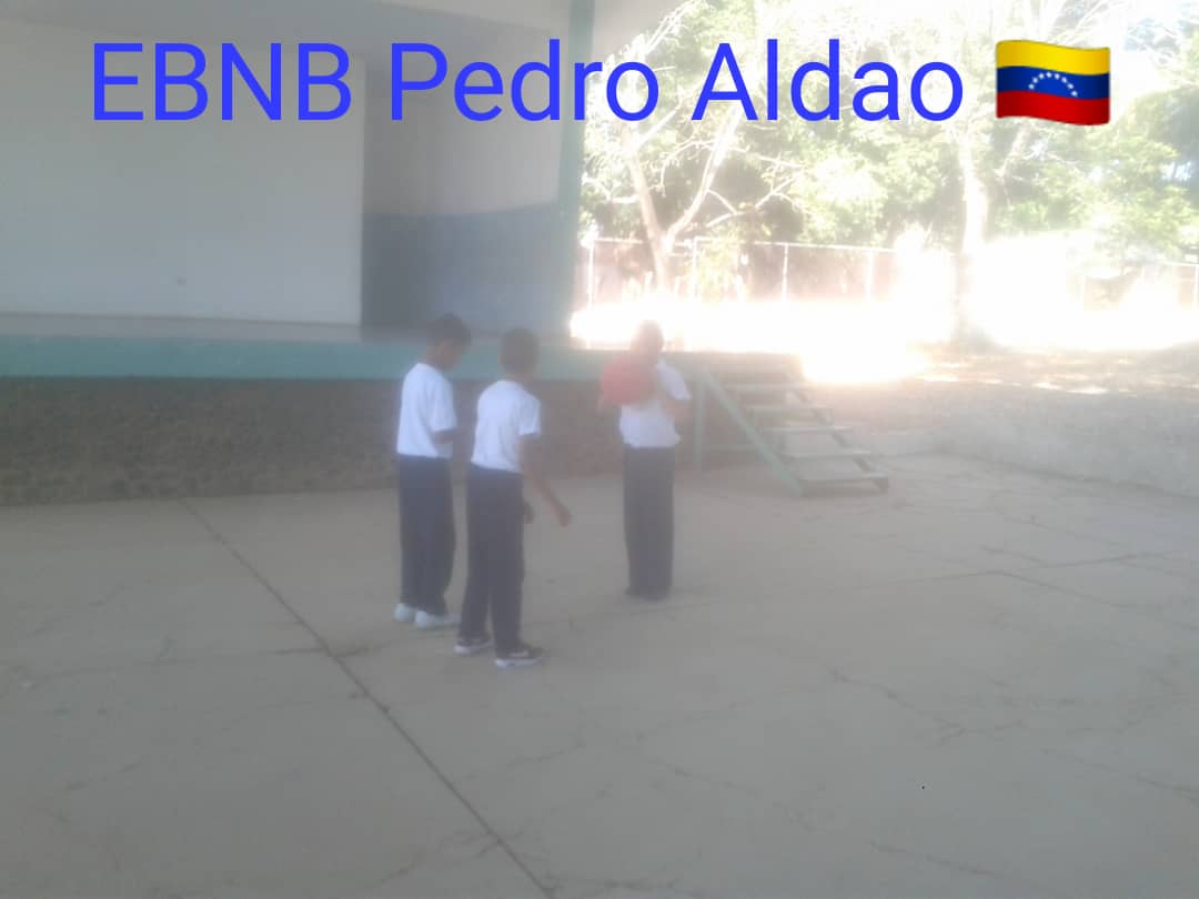 Vtiby1's tweet photo. Actividades recreativas y deportivas en la EBNB Pedro Aldao, San Sebastian. #YoJuroConMaduro @NicolasMaduro @aristobulopsuv @RMarcoTorres @leoalvacabrera @ZE_Aragua @CRIFPMA @solyosmig https://t.co/7b9ZpI2rYt