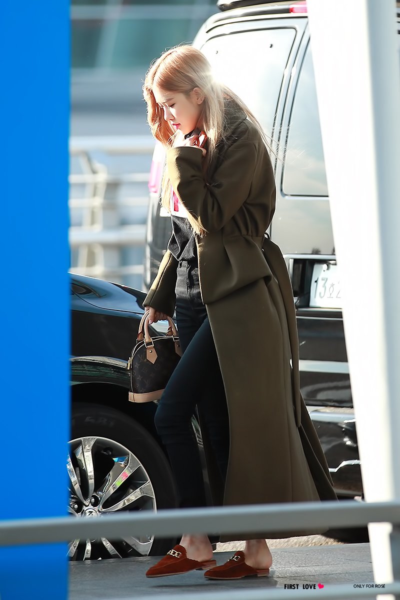 firstlove_rose's tweet photo. 190109  ICN

https://t.co/6C63ysXkHo

#BLACKPINK #ROSÉ #블랙핑크 #로제 https://t.co/kvyJTfFgGf