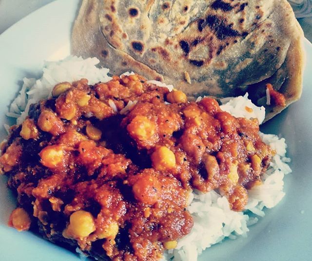 Savourshop's tweet photo. Chana daal con parathas y arroz basmati 😋
#chanadaal #comidahindu #indianfood #vegan #veganuary #paratha #arrozbasmati #basmatirice #savourtheflavour #savourshop #barcelona #comidainternacional #instafood #foodporn https://t.co/If8sLmwdJB https://t.co/5pgi7m9ziG