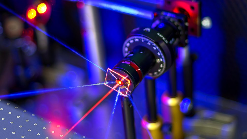 VKValev's tweet photo. The @UniofBath posted a press release about our latest paper in @NanoLetters. 
https://t.co/Ye8TiI9bRl This work was made possible with funding from @royalsociety, @EPSRC and @STFC_Matters. 
@cdtCMP @CPPMactivities @UniofBathSci https://t.co/vKlkCMdJ8Y