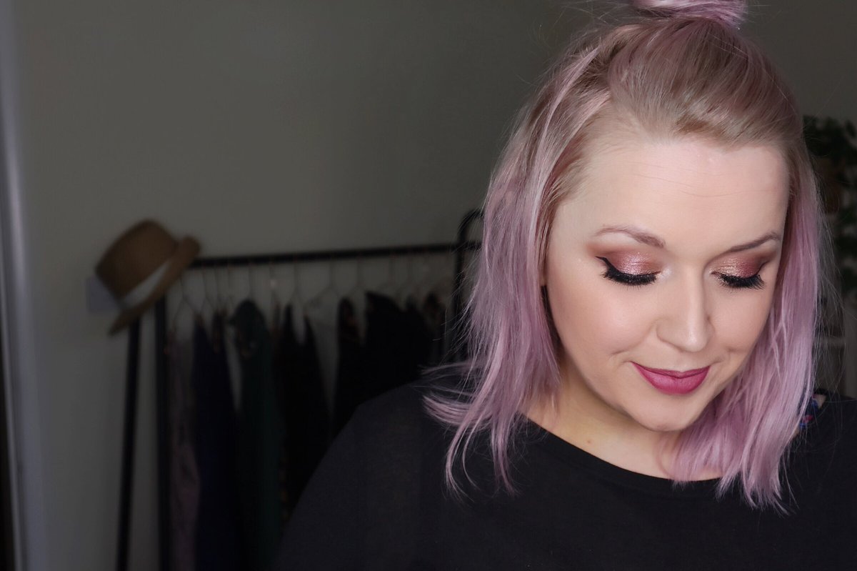 Hollie_Makeup's tweet image. CHRISTMAS DAY MAKEUP TUTORIAL! KAT VON D BENEFIT MORPHE youtu.be/o4SLxi5k-8E via @YouTube
~
#lipsticktutorial #makeup #mua #MakeupTutorial #makeupartist #makeupaddict #makeupbyme #youtube #smallyoutuber #smallyoutubearmy #newvideo #youtubevideo #beauty #katvond @KATVONDbeauty