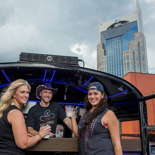 Did you know every tour you book comes with your very own VIP bartender? Now ya know! @thebatmanbuilding @nashvilletn @nashvilleguru @nashvillebroadway @visitmusiccity #honkytonkpartyexpress #nashville #nashvilletn #tennessee #clemson #bridetobe #bartend… bit.ly/2TChqCY