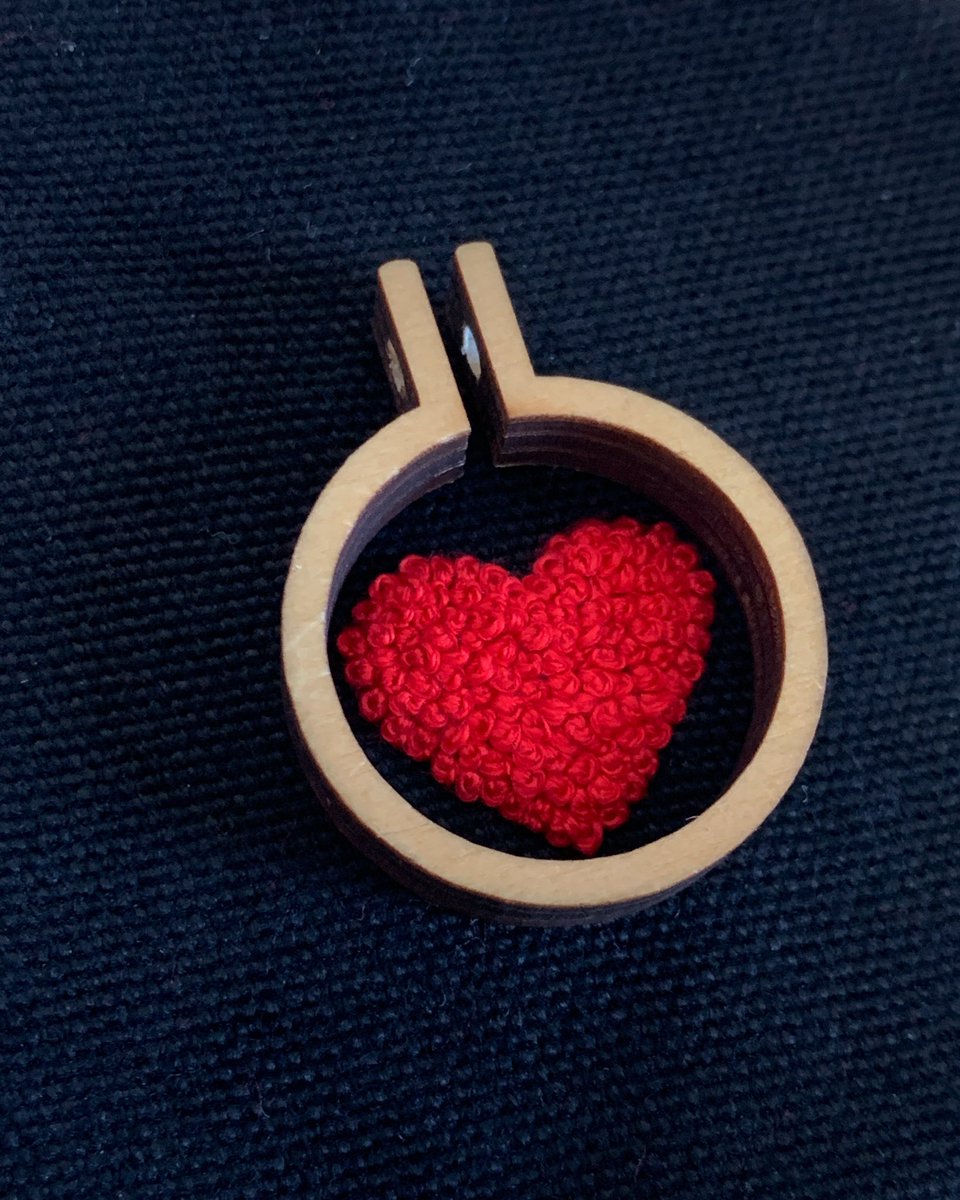 EmbroideryCart's tweet photo. All finished ❤️ Just all set to put up in this lovely mini hoop by @dandelyne_ 
#heart #valentines #miniature #necklace #heartnecklace #handembroidery #embroidery #loopsoflove #frenchknots #etsy #etsyfinds #etsyuk #giftsforher #theembroiderycart #tokenoflove https://t.co/99LBKN88pb