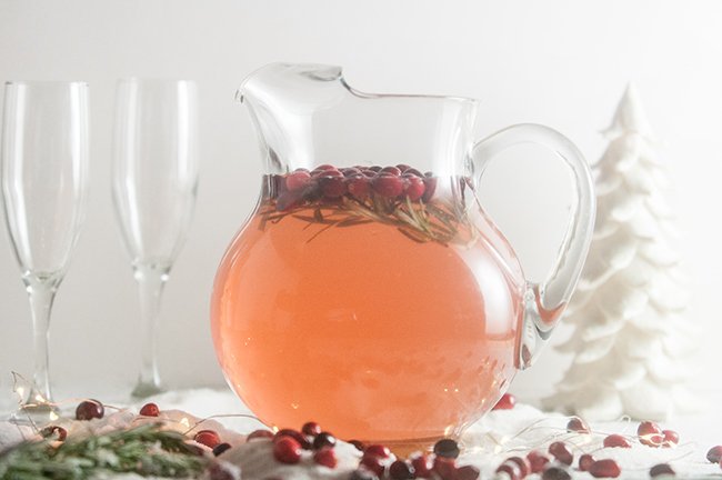 WriterJennaF's tweet photo. The perfect drink for the holidays! Cranberry champagne cocktails. https://t.co/sr3XorMTZp #christmas #holidays #cocktails #champagne #cheers #foodie #foodporn #howiholiday https://t.co/yZgc21R35U