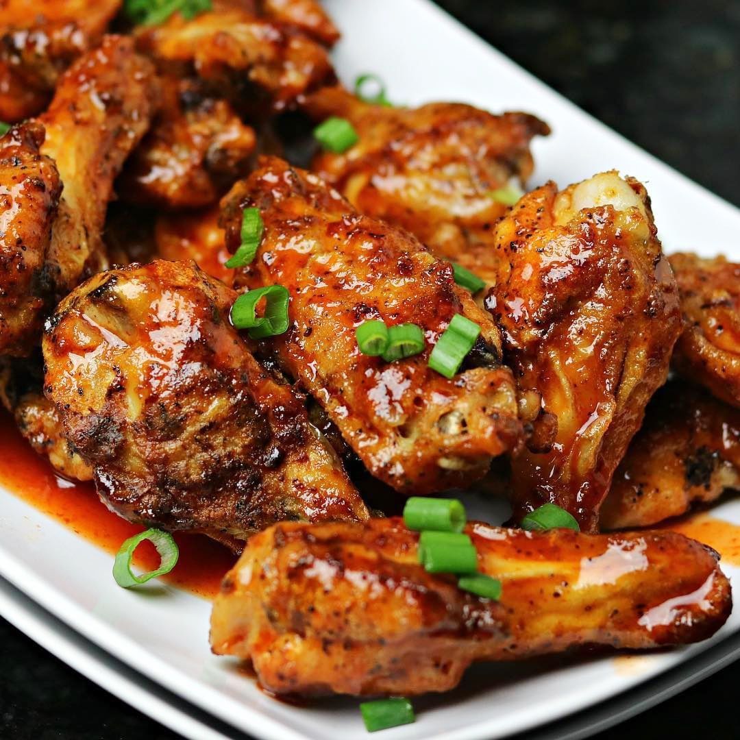 CHOCZERO's tweet photo. Sweet and savory? Why not! We love @drdavinahs recipe using our syrup for chicken wings 🐔⠀
⠀
You can find it in her IG feed or copy the link here: https://t.co/OD3BXcJkTL⠀ https://t.co/v5Id1TLoWK