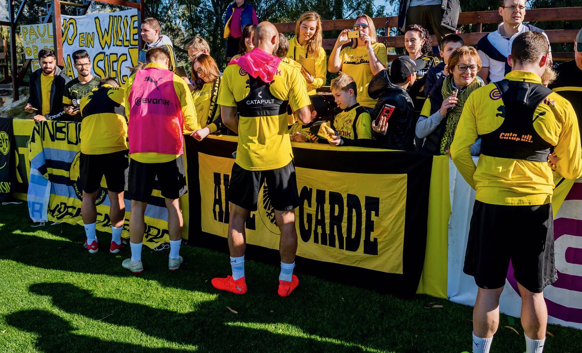 Borussia Dortmund Nach Dem Training War Heute Morgen In Marbella Noch Fan Und Autogramm Zeit